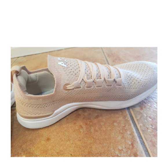 APL running shoes light pink size 8 - Picture 9 of 16